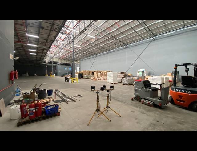2,596M² WAREHOUSE TO LET IN LOUWLARDIA